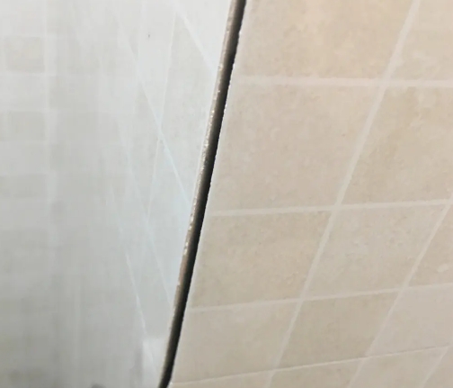 赤峰瓷砖空鼓维修公司分享阳台瓷砖脱落的修复过程可以分为以下几个步骤